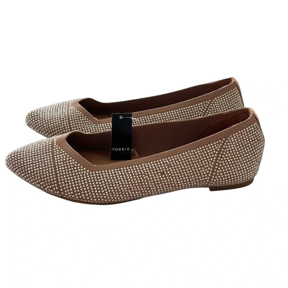 NWT Torrid Silver Rhinestone Studded Flats SZ 7